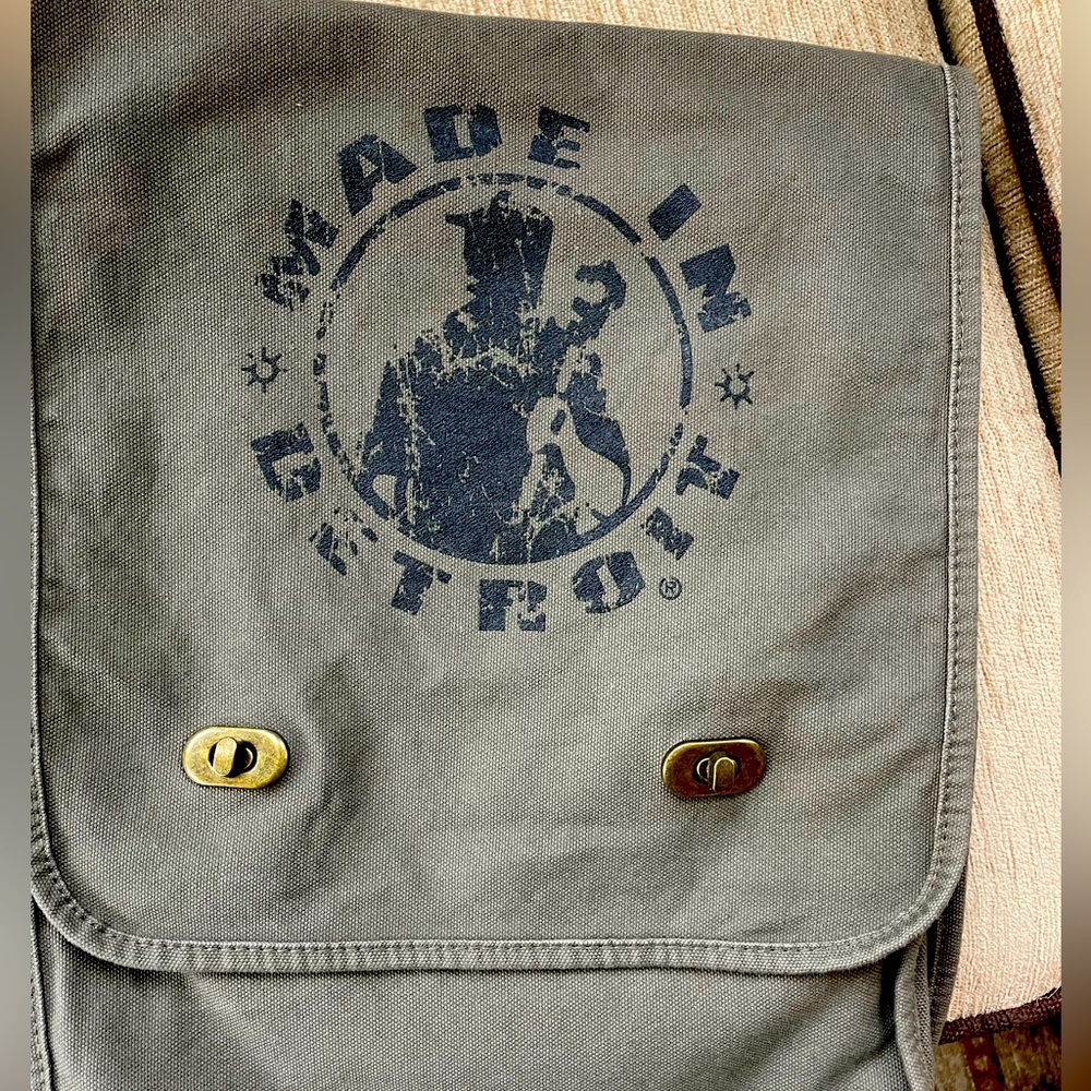 MADE IN DETROIT canvas messenger crossbody bag. New without tags. Army Green.